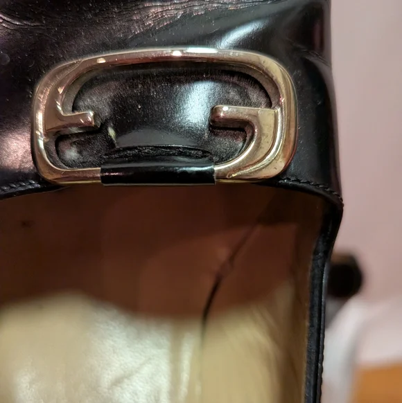 Gucci Classic Black Leather Women's Heels with Metal Accent - Picture 4 of 10